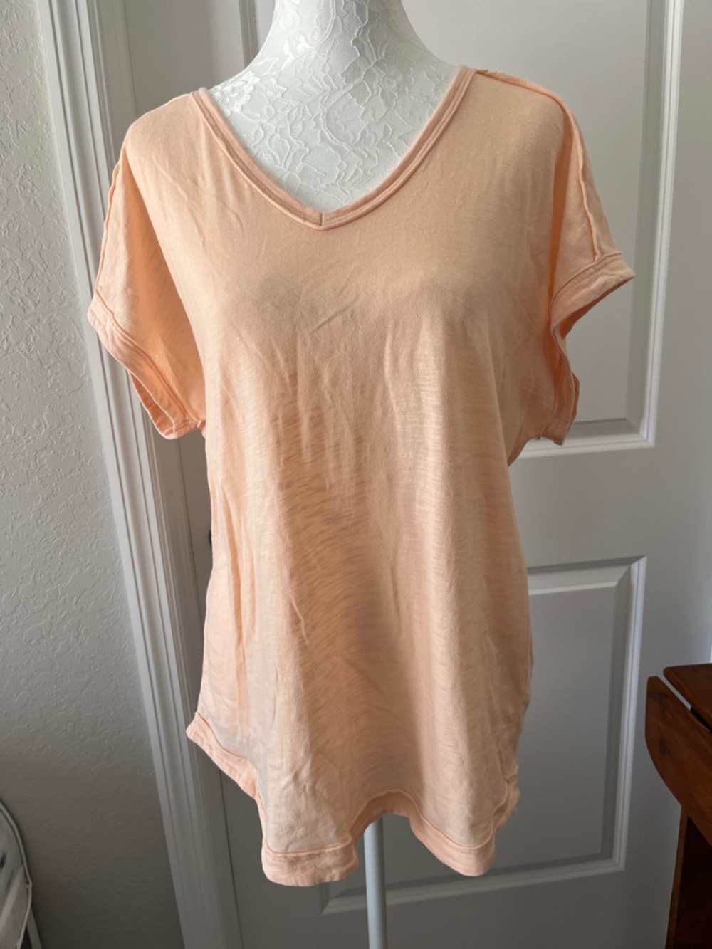 Kensis V-Neck Dolman Short Sleeve Tee in Peach - Raw Edge Women’s Top NWOT
